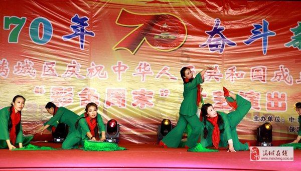 北京北海公园红灯笼高挂迎新春